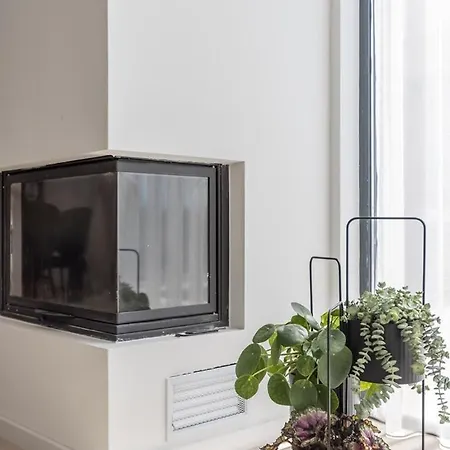 Luxury Roma 1 ,with Heated Saltwater Pool, Parking, High Speed Internet, Bbq, Podstrana