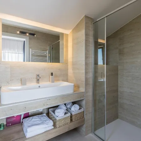 Villa Luxury Roma 1 ,with Heated Saltwater Pool, Parking, High Speed Internet, Bbq, *