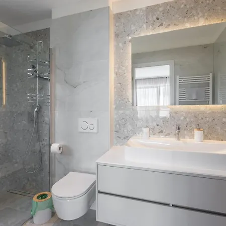 Luxury Roma 1 ,with Heated Saltwater Pool, Parking, High Speed Internet, Bbq, * Podstrana