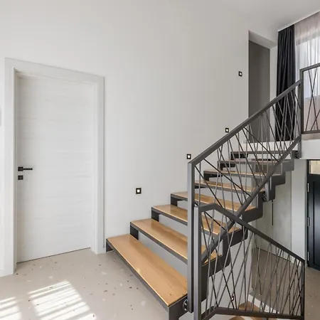 Villa Luxury Roma 1 ,with Heated Saltwater Pool, Parking, High Speed Internet, Bbq, *