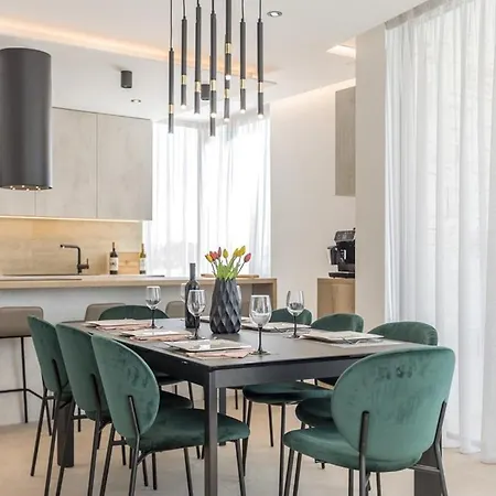 Villa Luxury Roma 1 ,with Heated Saltwater Pool, Parking, High Speed Internet, Bbq, *