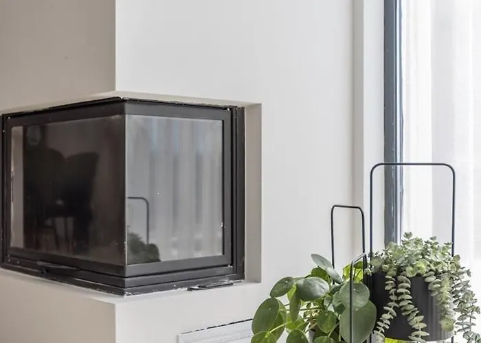 Luxury Roma 1 ,with Heated Saltwater Pool, Parking, High Speed Internet, Bbq, Podstrana