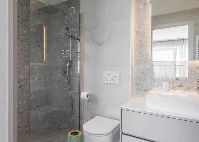 Villa Luxury Roma 1 ,with Heated Saltwater Pool, Parking, High Speed Internet, Bbq, Podstrana