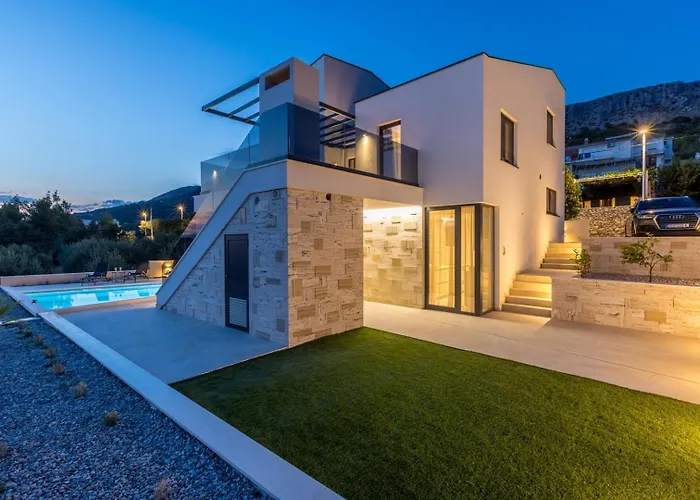 Villa Luxury Roma 1 ,with Heated Saltwater Pool, Parking, High Speed Internet, Bbq, *